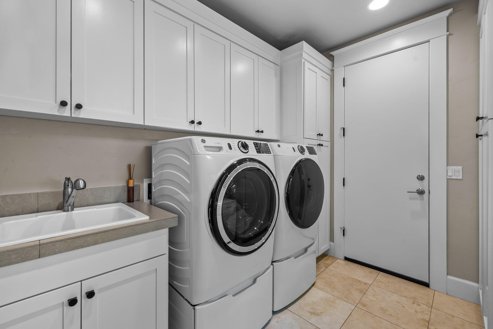 Skyliner Summit - Residential