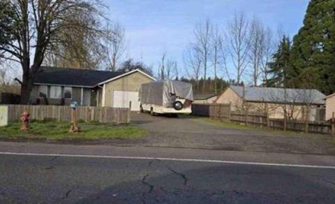 Photo of 408 W Bishop Way, Brownsville, OR 97327 (MLS # 220217207)