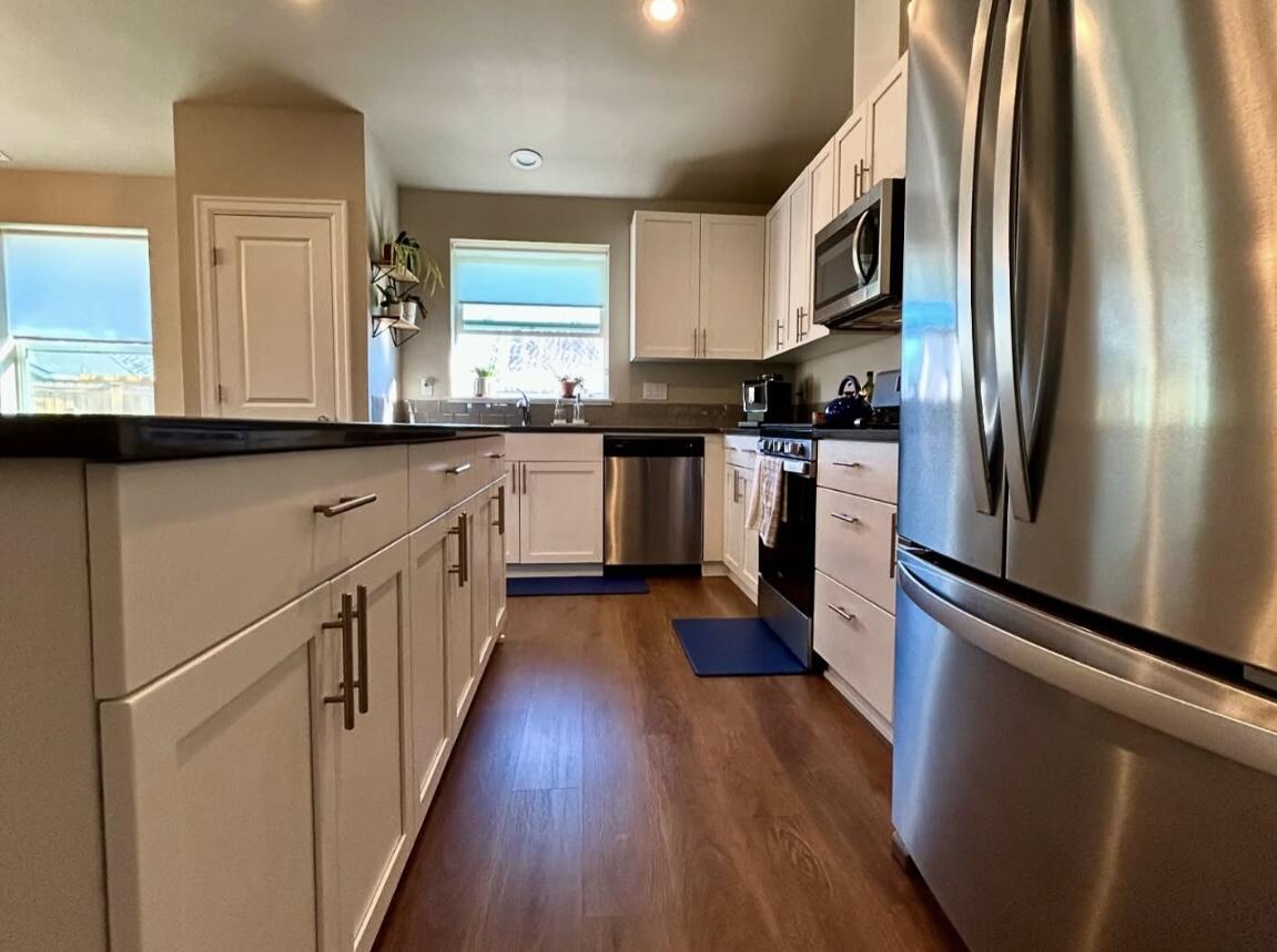 450 NE Oak Court