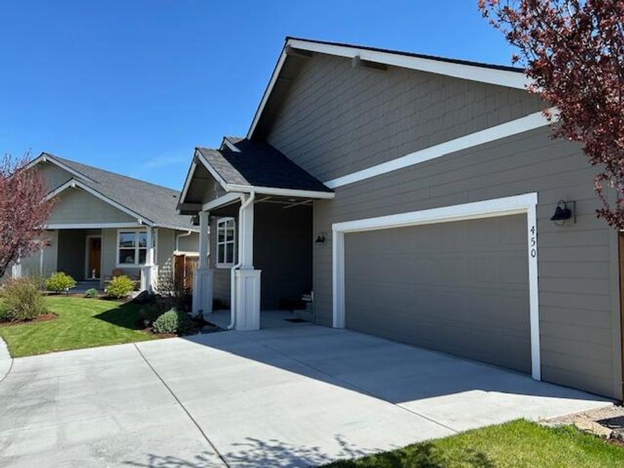 * Option to carry at 5% depending on down payment with a balloon payment at end of set term.
* The home is well-maintained & features fully landscaped yards, saving you the significant expense of installing them today.
* It's situated in a wonderful neighborhood with great neighbors, located in a quiet court.
* Convenience is key, the property is close to all essential amenities and offers easy access to the motorway.
* Getting to the airport is straightforward without needing to use the motorway.
* Outdoor enthusiasts will appreciate the proximity to Smith Rock (just 8 minutes away without motorway driving) for hiking, mountain climbing, and fishing.
* Downtown is less than a 5-minute drive.
* The lot size allows for up to 10 chickens, as permitted by HOA rules (non-commercial use).

*Buyers MUST be Pre-Approved before Scheduling a Showing 

*Incentives for Cash Buyers