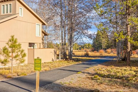 Tiny photo for 55630 Wagon Master Way, Bend, OR 97707 (MLS # 220212283)
