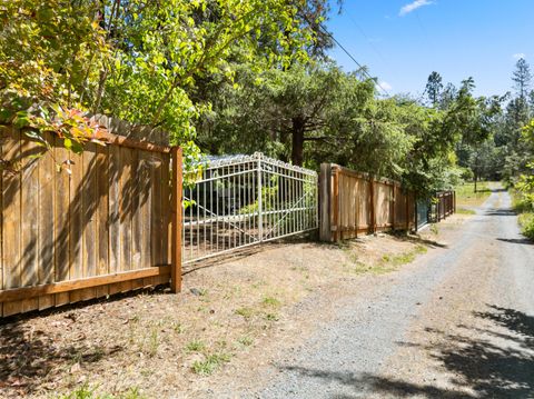 Tiny photo for 1282 Pleasant Creek Road, Rogue River, OR 97537 (MLS # 220214323)