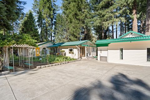 Photo of 1282 Pleasant Creek Road, Rogue River, OR 97537 (MLS # 220214323)