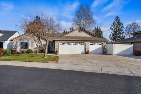 Photo of 4218 SW Tommy Armour Lane, Redmond, OR 97756 (MLS # 220212101)