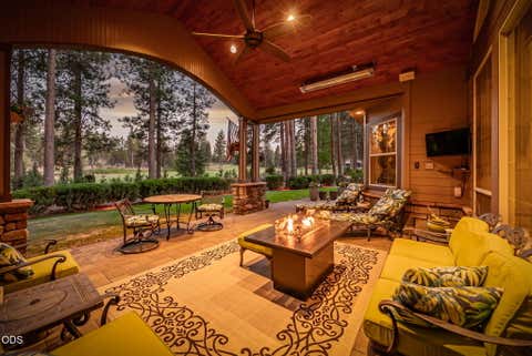 Tiny photo for 17147 Caddis Court, Sisters, OR 97759 (MLS # 220227407)