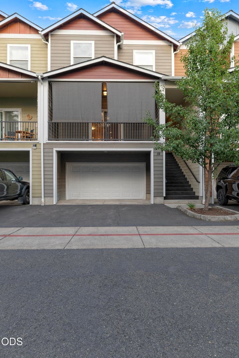 Photo of 411 Berrydale Avenue #19, Medford, OR 97501 (MLS # 220229765)
