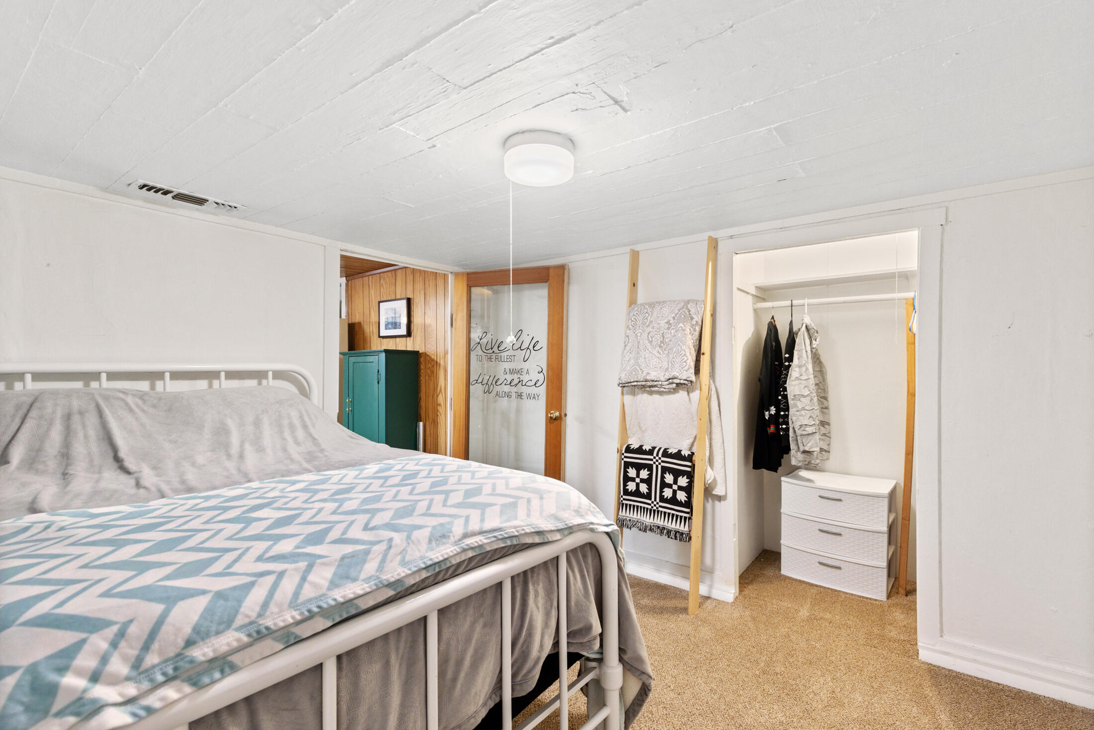 Glendale, Tow NOf Julia - Residential