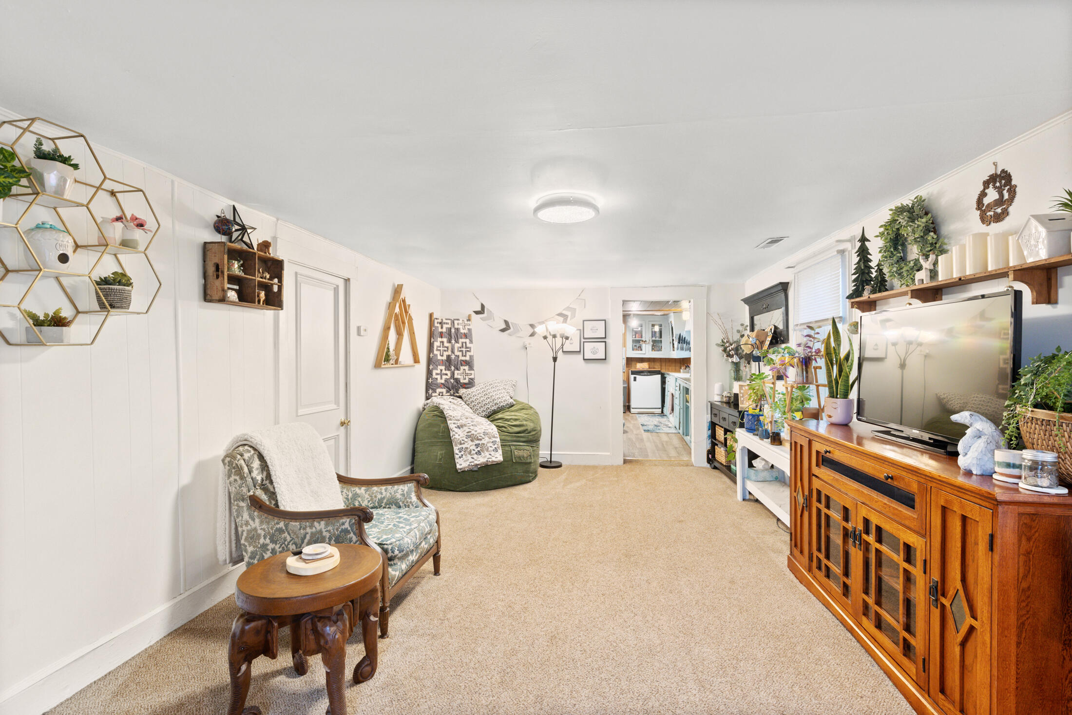 Glendale, Tow NOf Julia - Residential