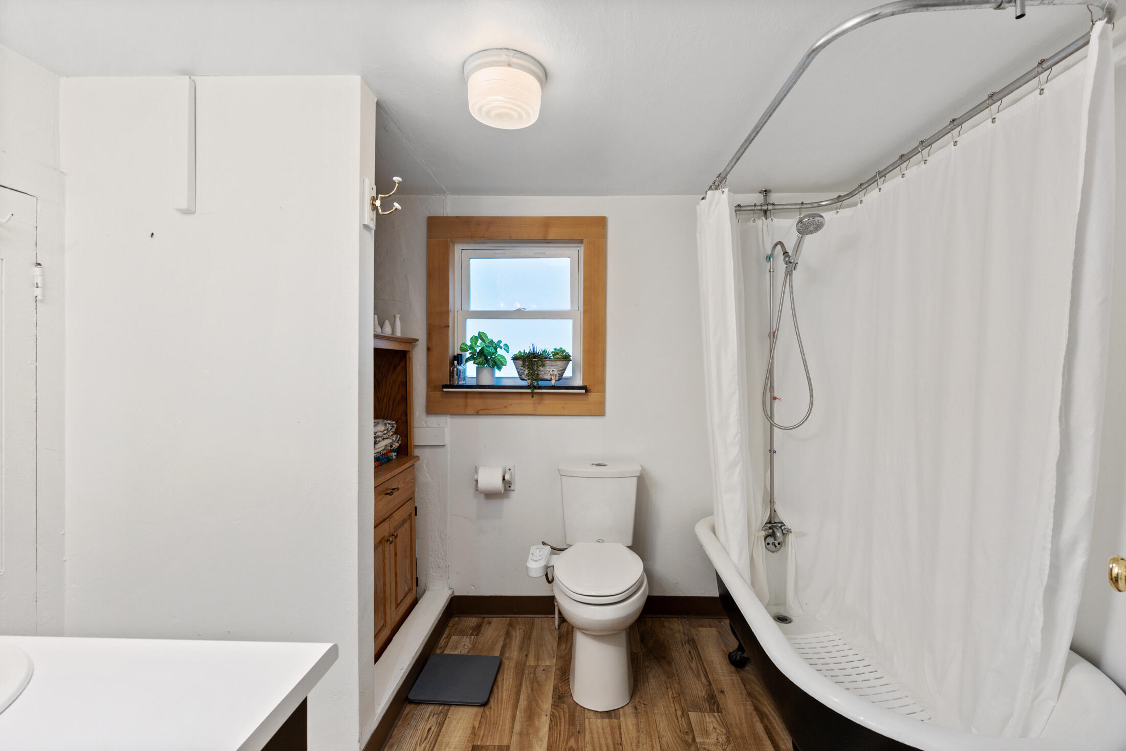 Glendale, Tow NOf Julia - Residential