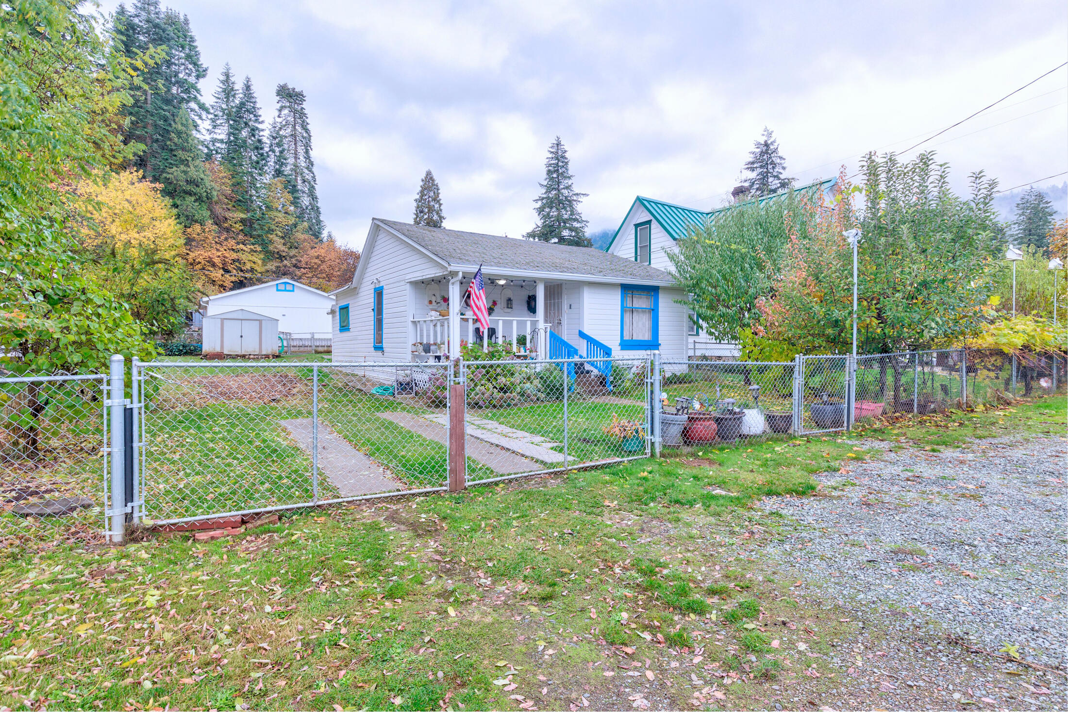 Glendale, Tow NOf Julia - Residential