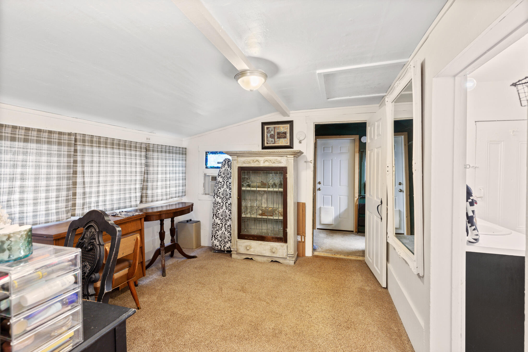 Glendale, Tow NOf Julia - Residential