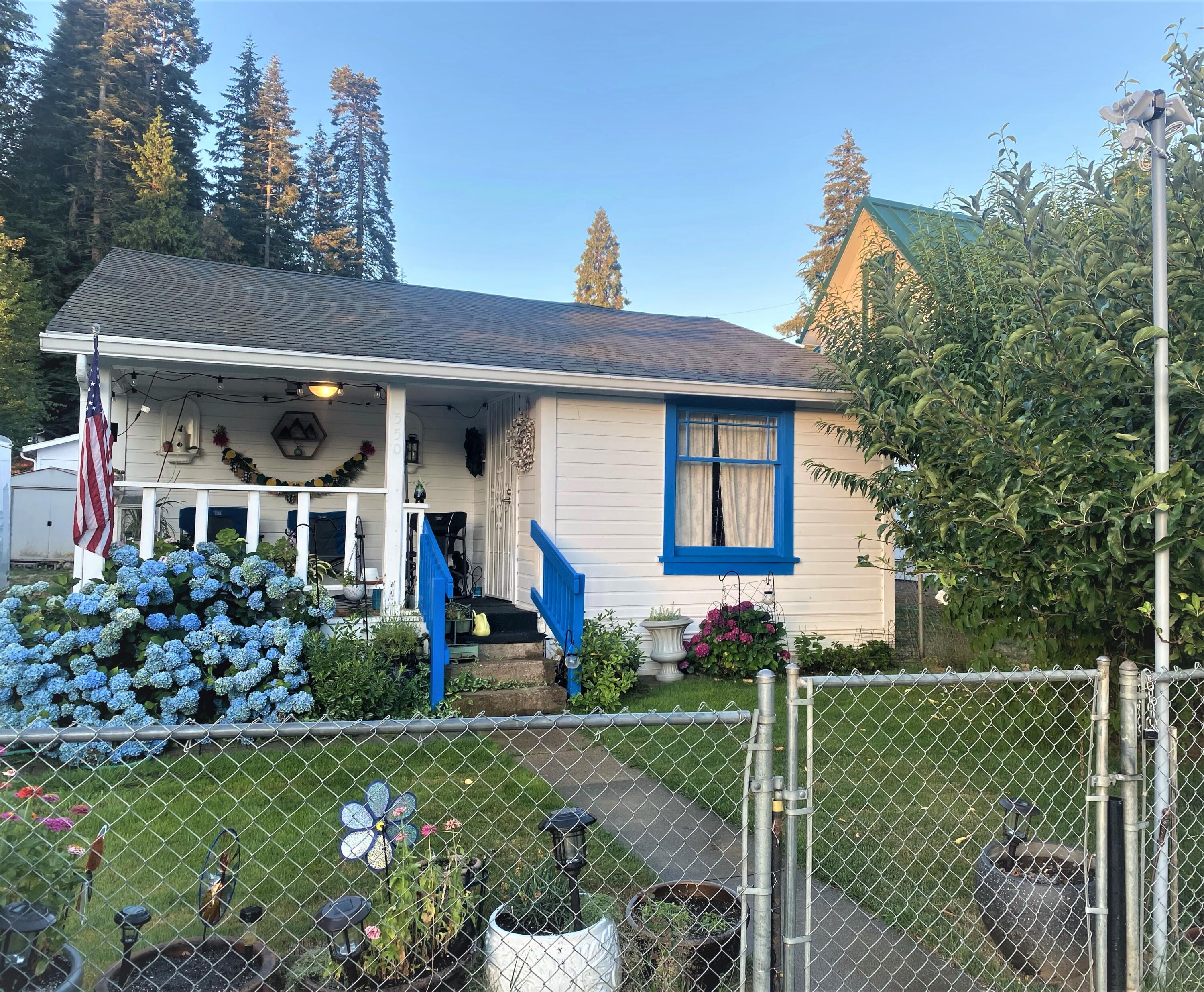 Glendale, Tow NOf Julia - Residential