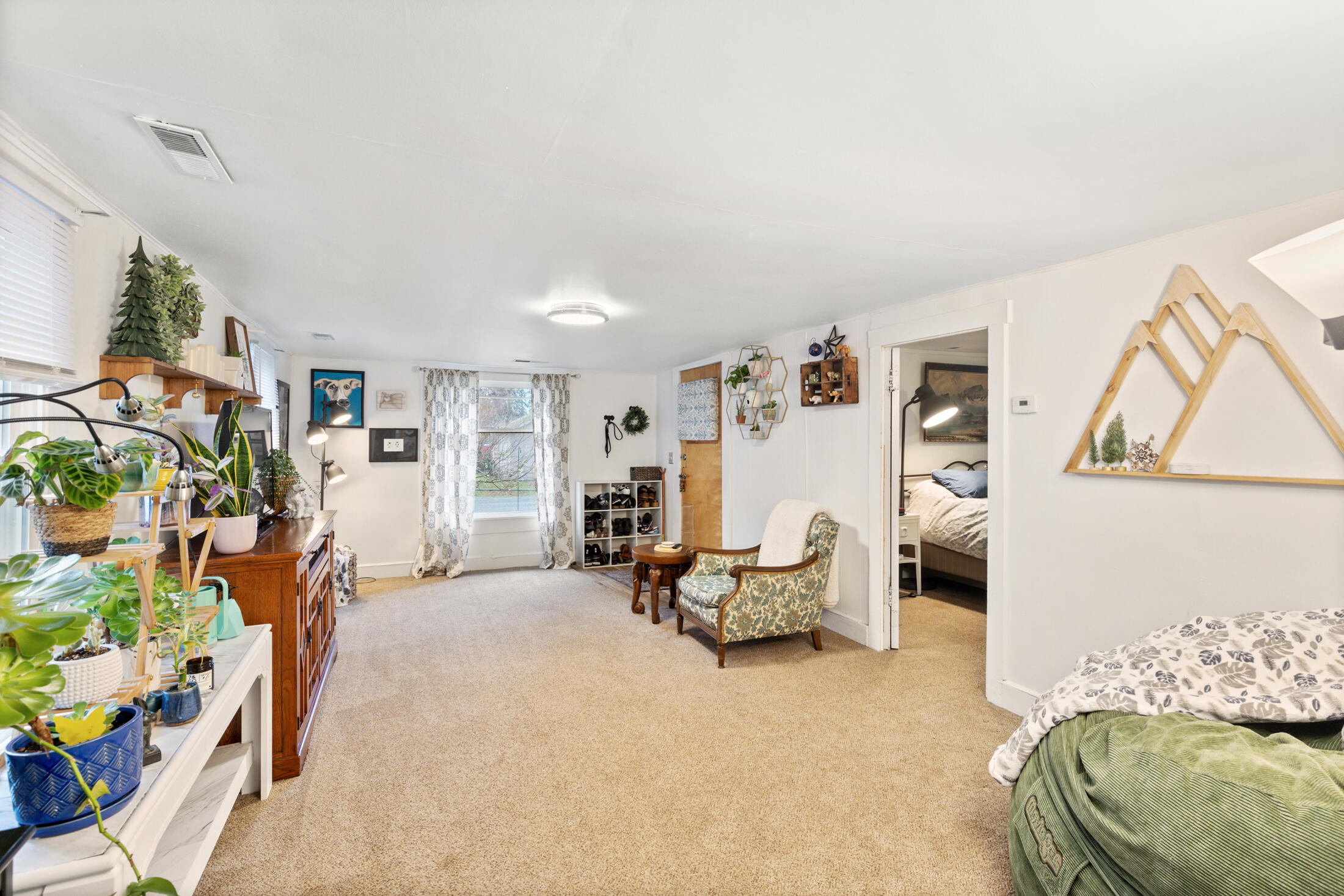 Glendale, Tow NOf Julia - Residential