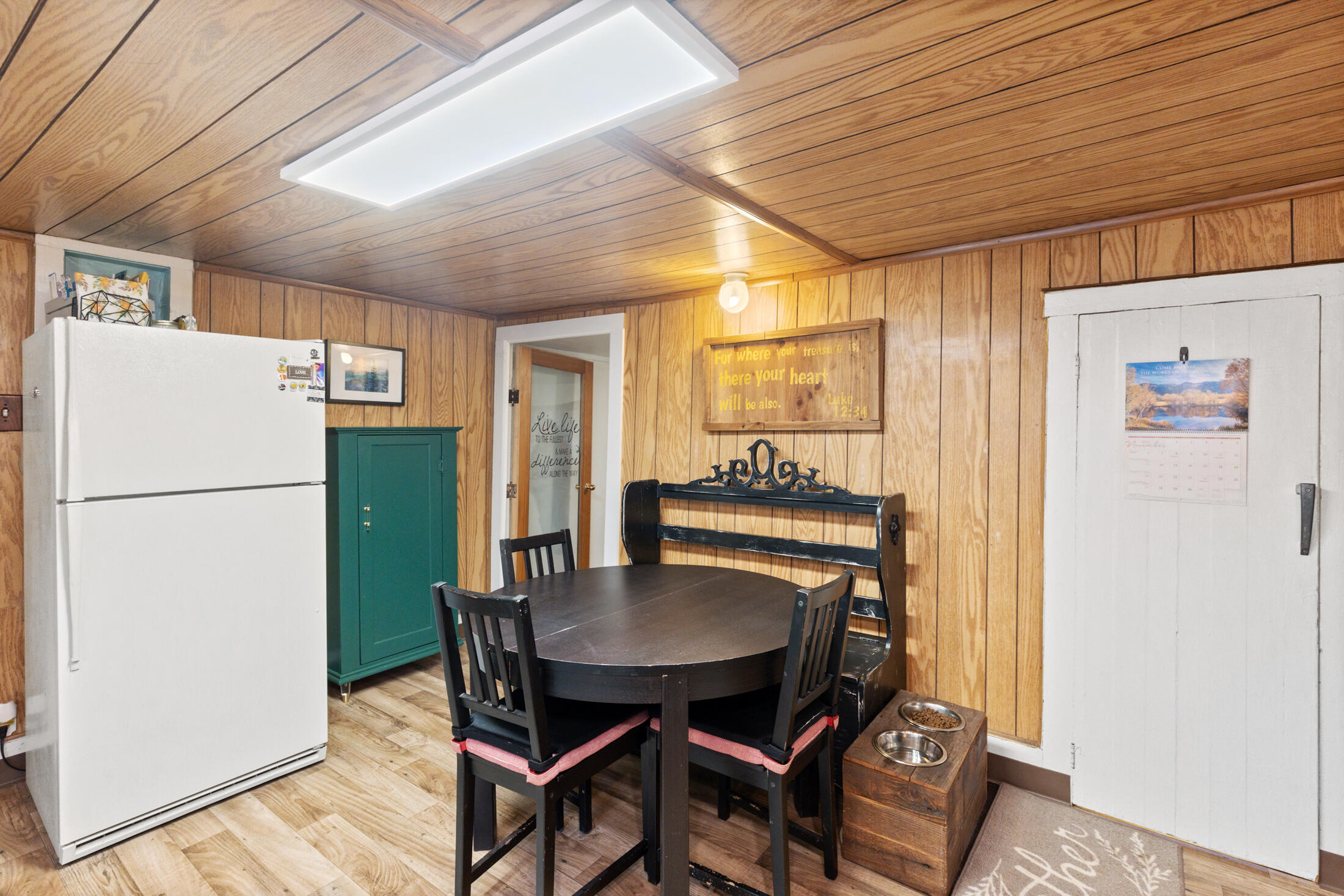 Glendale, Tow NOf Julia - Residential