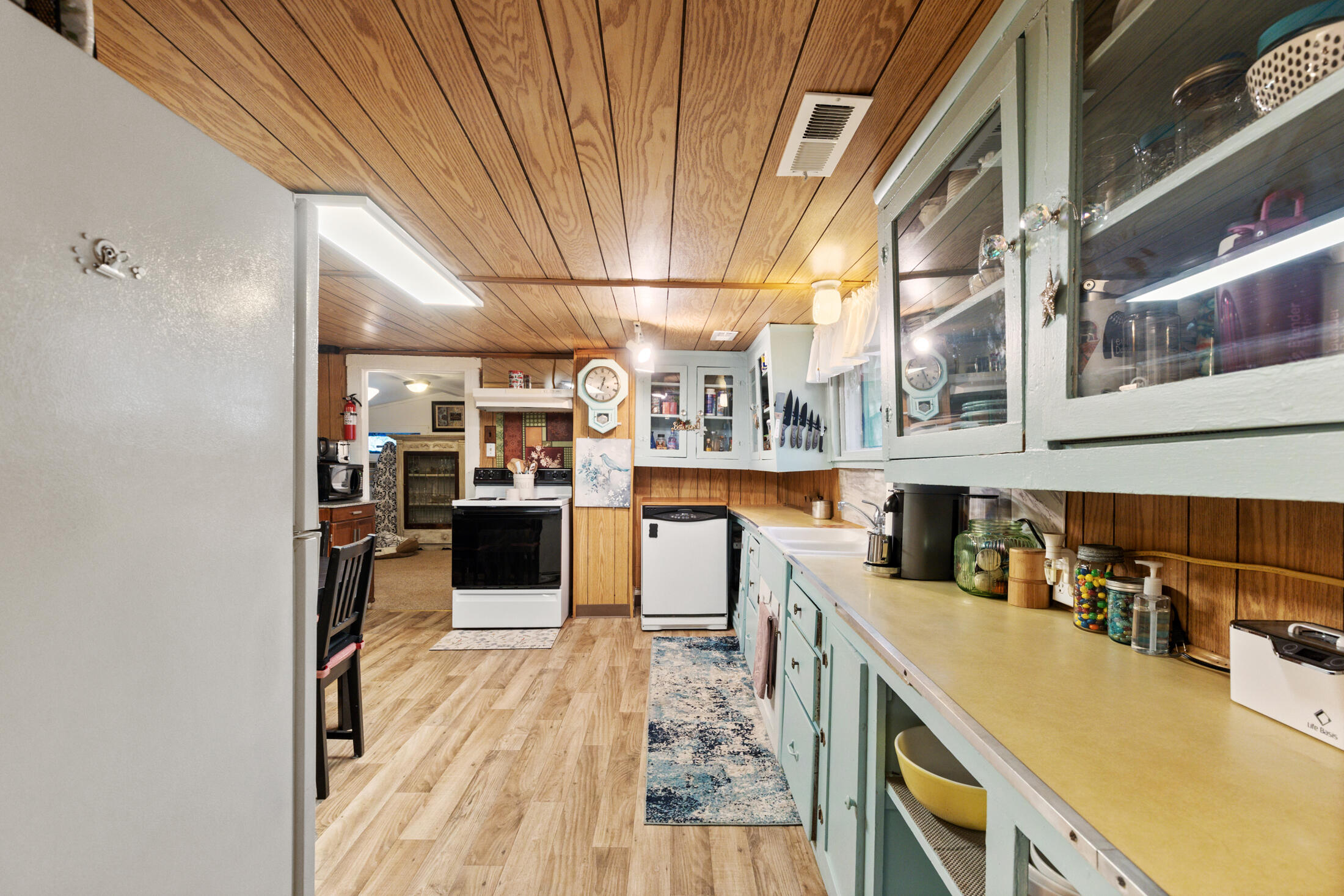 Glendale, Tow NOf Julia - Residential