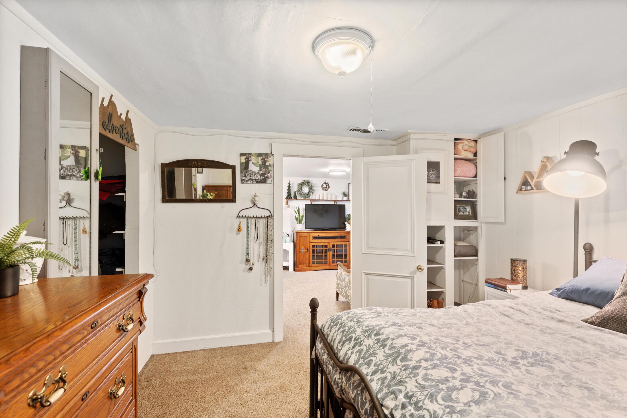 Glendale, Tow NOf Julia - Residential