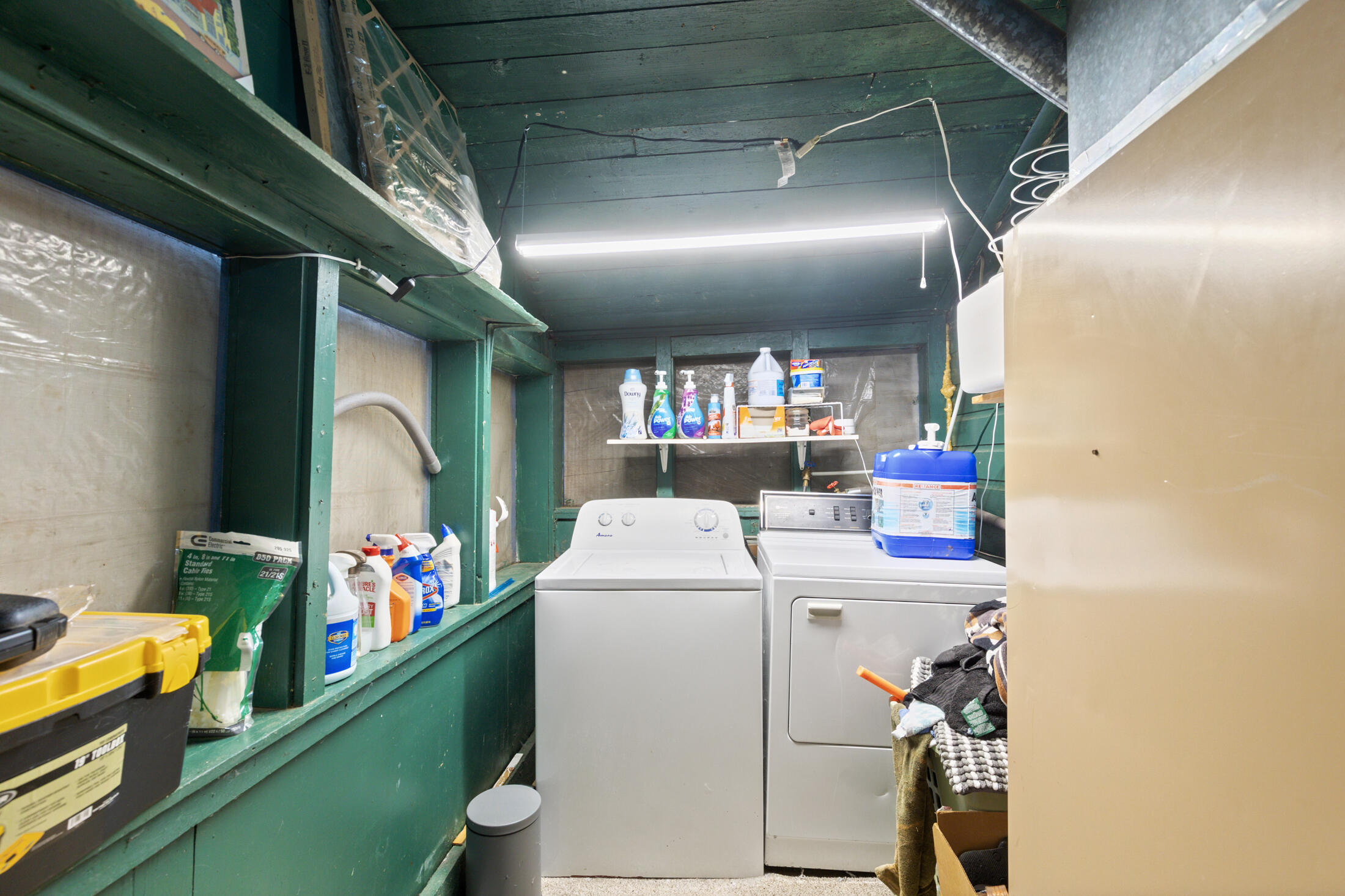 Glendale, Tow NOf Julia - Residential