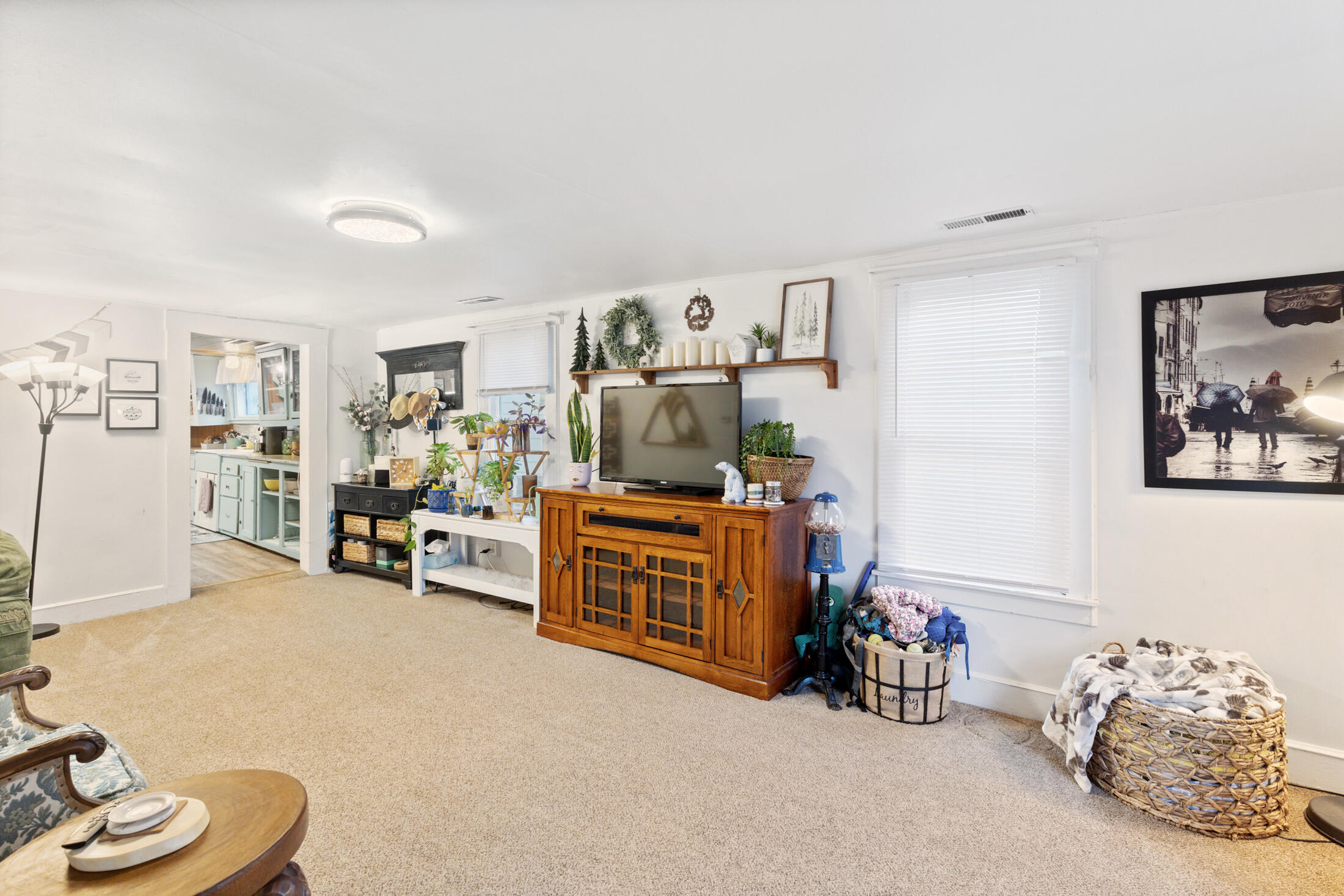 Glendale, Tow NOf Julia - Residential