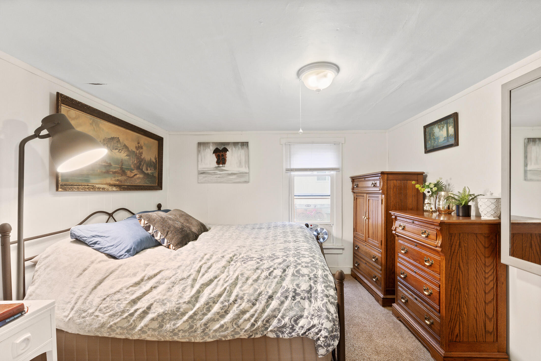 Glendale, Tow NOf Julia - Residential