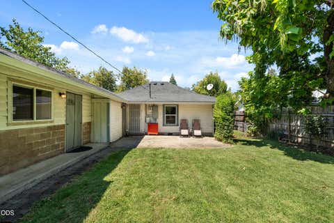 Tiny photo for 19 Vancouver Avenue, Medford, OR 97504 (MLS # 220226004)