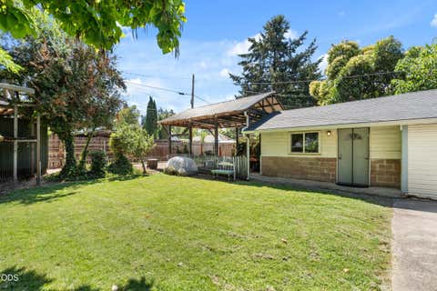 Tiny photo for 19 Vancouver Avenue, Medford, OR 97504 (MLS # 220226004)