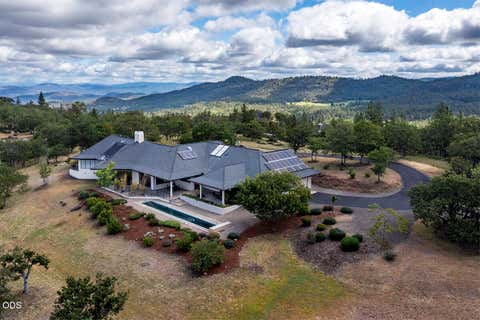 Photo of 7012 Pine Ridge Drive, Medford, OR 97504 (MLS # 220227486)