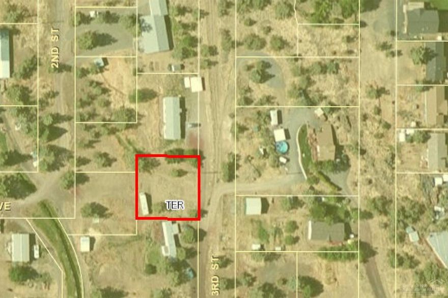 On a clear day you can see mountains for miles! Lot overlooks rural Terrebonne w/the Cascades as a backdrop. Enjoy stunning sunsets and the Alpine glow at sunrise here. Build or install a prefab home w/ease. Water Meters installed ($7,700 value), power at the property line & partially excavated! 2 lots available