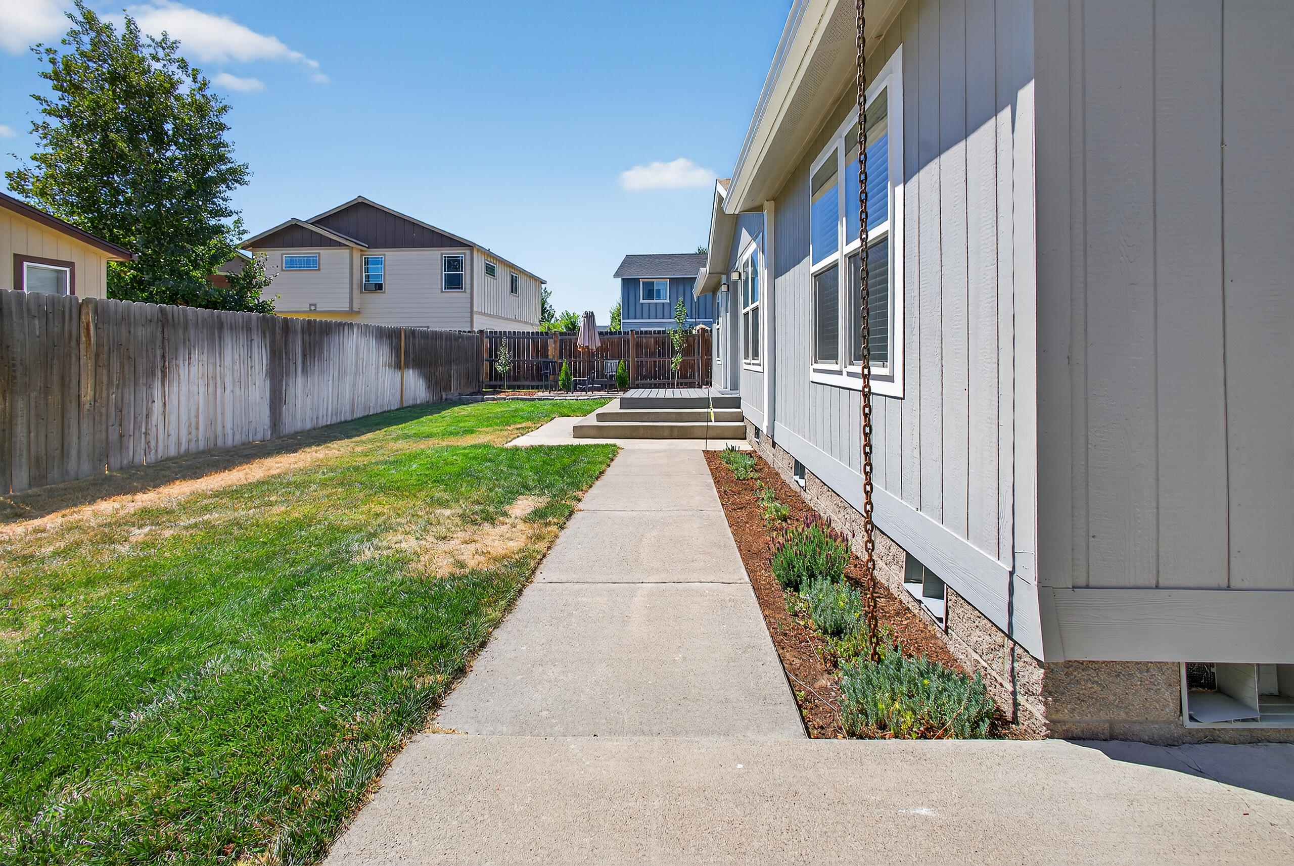 Ni Lah Sha Village - Residential