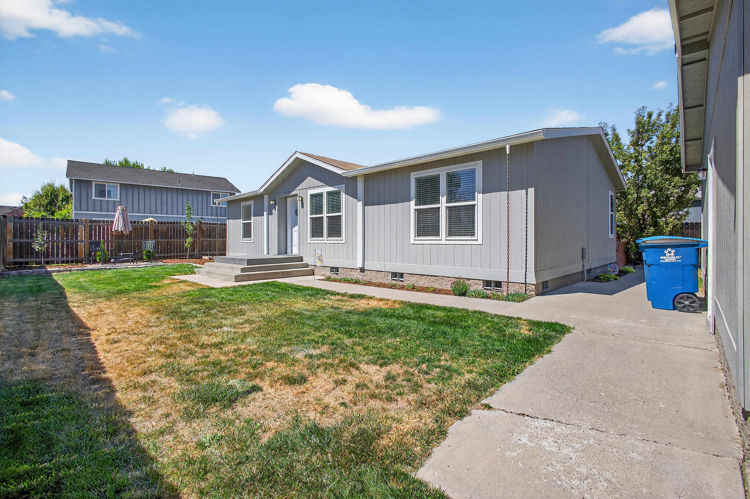 Ni Lah Sha Village - Residential