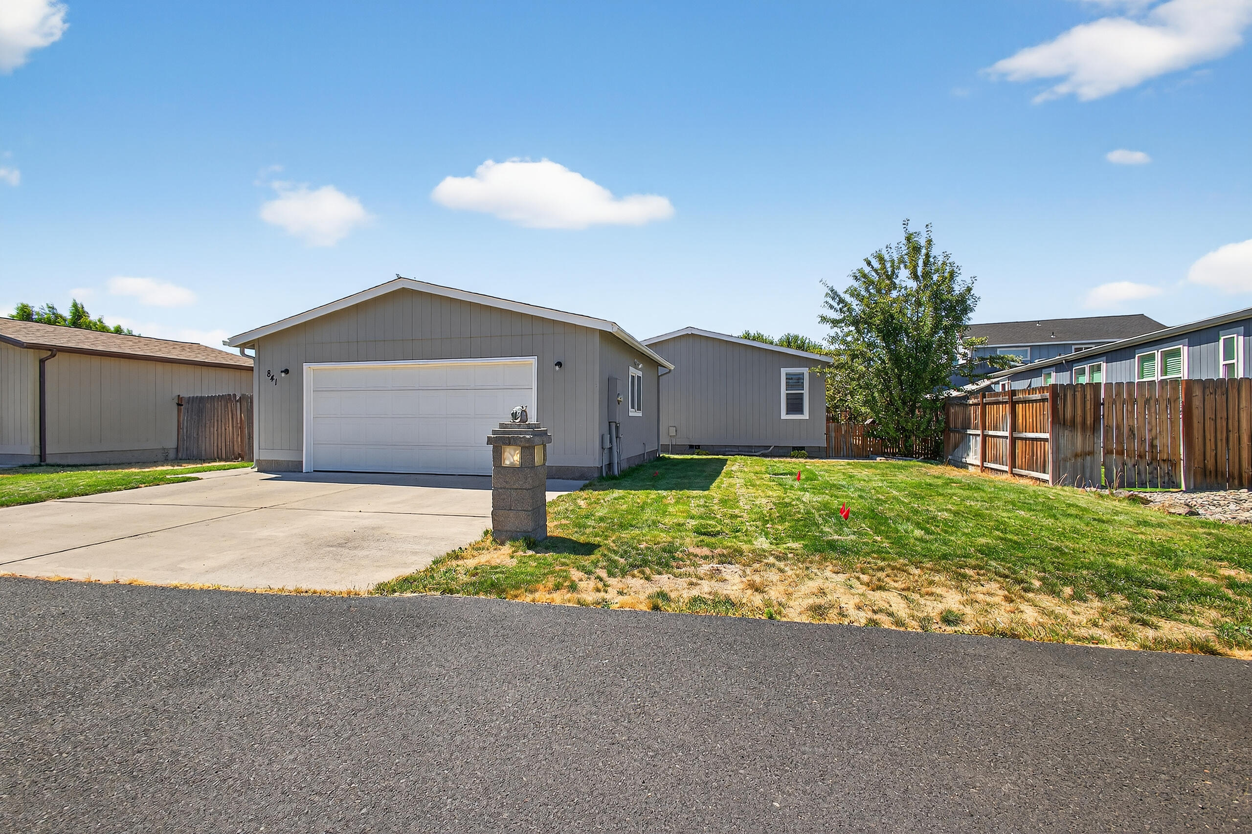 841 NE Shoshone Drive