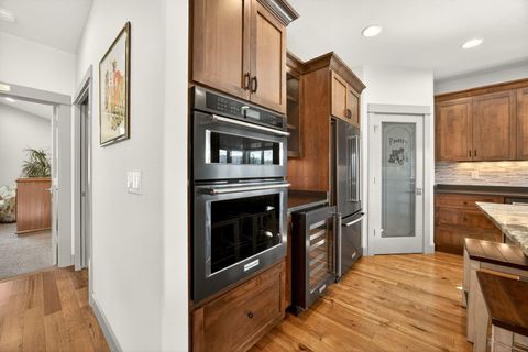 Tiny photo for 814 Steeple View Drive, Jacksonville, OR 97530 (MLS # 220217264)