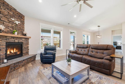 Tiny photo for 406 SE Sumner Drive, Prineville, OR 97754 (MLS # 220224828)