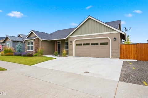 Tiny photo for 406 SE Sumner Drive, Prineville, OR 97754 (MLS # 220224828)