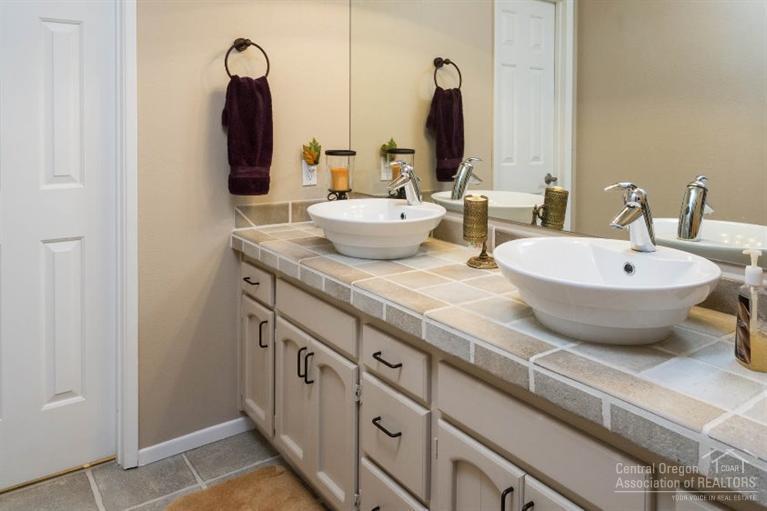 Knob Hill - Residential