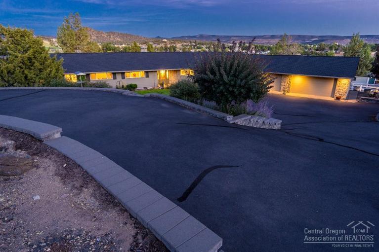 Knob Hill - Residential