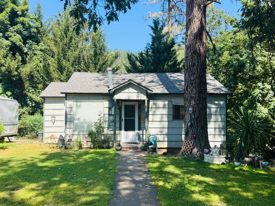 Adorable cottage sets on Evans Creek!! Beautiful location, close to town, high bank of the creek, and secluded setting. two bedroom, bath with shower, enclosed utility room, and plenty of basement storage. Property is a flag lot, with shared access. Land is flat, could board a horse or two, plenty of room for a garage/shop to be built, and lots of scattered oak & pine trees. Tenants are very cooperative, need 24 hour notice to show.