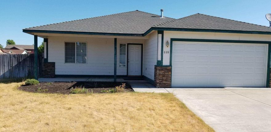 Single level 156th 2 sq foot home with double attached garage and fenced in yard. Very nice kitchen with tile counter tops and eating bar that opens to living and dining areas. Vaulted living with gaas fireplace is very roomy and warm. Master bedroom with double sinks nad full bath and an additional 2 bedrooms makes this a great family home. Corner lot is large and fenced with home makes for nice eye appeal.