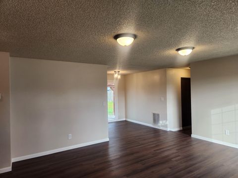 Tiny photo for 279 De Barr Avenue, Medford, OR 97501 (MLS # 220212597)