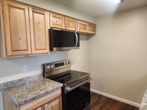 Tiny photo for 279 De Barr Avenue, Medford, OR 97501 (MLS # 220212597)