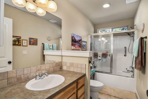 Tiny photo for 17048 Norwalk Road, Bend, OR 97707 (MLS # 220219581)