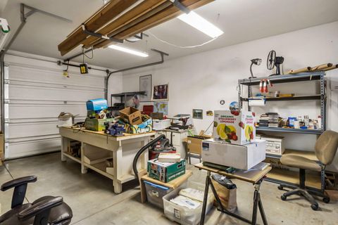 Tiny photo for 17048 Norwalk Road, Bend, OR 97707 (MLS # 220219581)