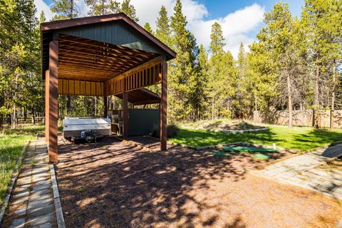 Tiny photo for 17048 Norwalk Road, Bend, OR 97707 (MLS # 220219581)