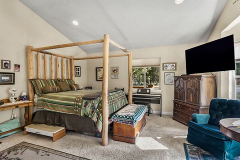 Tiny photo for 17048 Norwalk Road, Bend, OR 97707 (MLS # 220219581)