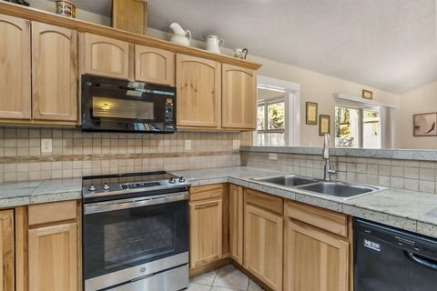 Tiny photo for 17048 Norwalk Road, Bend, OR 97707 (MLS # 220219581)