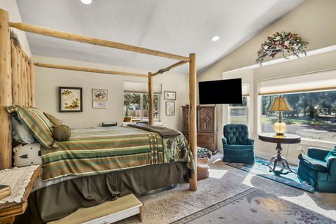 Tiny photo for 17048 Norwalk Road, Bend, OR 97707 (MLS # 220219581)
