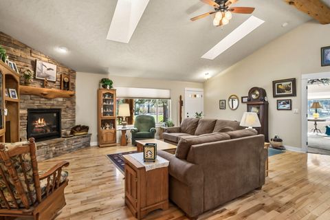 Tiny photo for 17048 Norwalk Road, Bend, OR 97707 (MLS # 220219581)