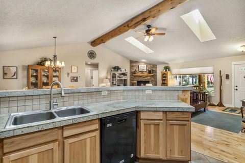 Tiny photo for 17048 Norwalk Road, Bend, OR 97707 (MLS # 220219581)