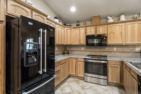 Tiny photo for 17048 Norwalk Road, Bend, OR 97707 (MLS # 220219581)