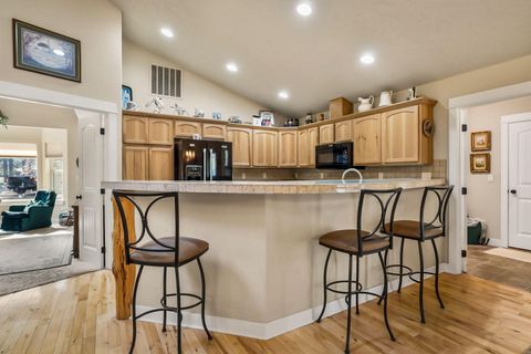 Tiny photo for 17048 Norwalk Road, Bend, OR 97707 (MLS # 220219581)