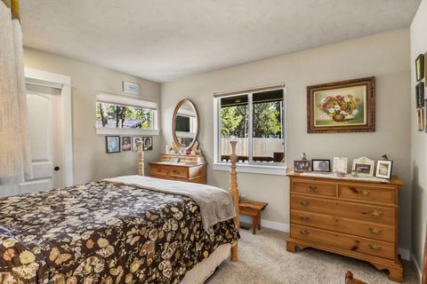 Tiny photo for 17048 Norwalk Road, Bend, OR 97707 (MLS # 220219581)